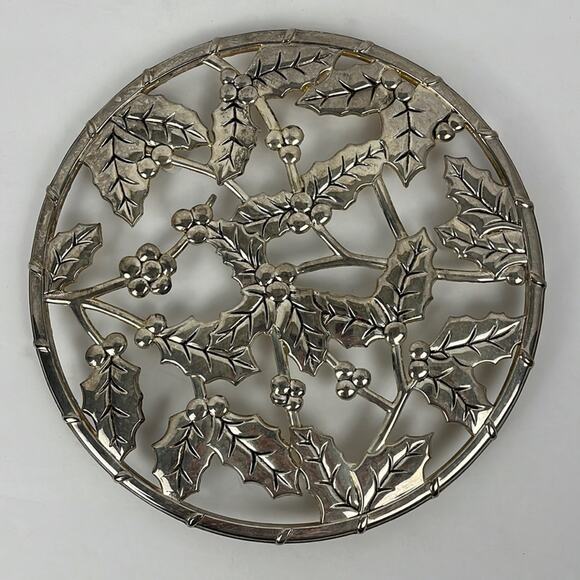 Holly and Berries Silvertone Trivet 9 inch Diameter Dinner Table Decor - Picture 1 of 6